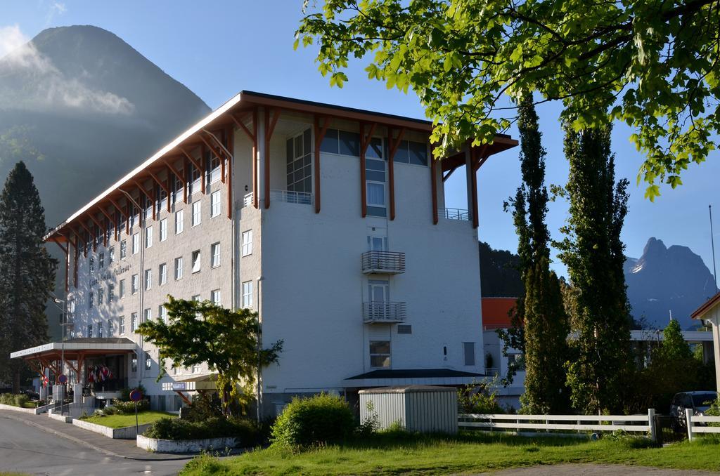 Grand Hotel - By Classic Norway Hotels Åndalsnes Extérieur photo