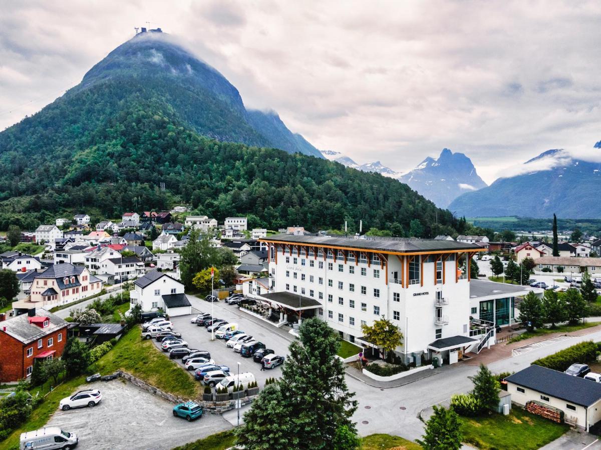 Grand Hotel - By Classic Norway Hotels Åndalsnes Extérieur photo